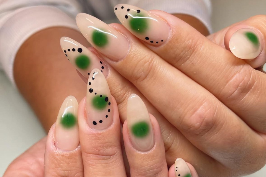 green nails