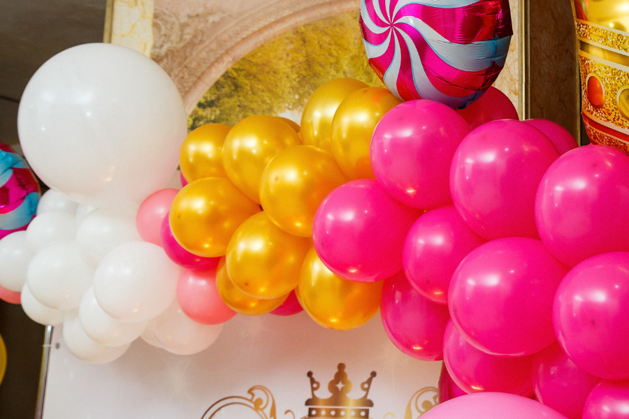 graduation balloon arch